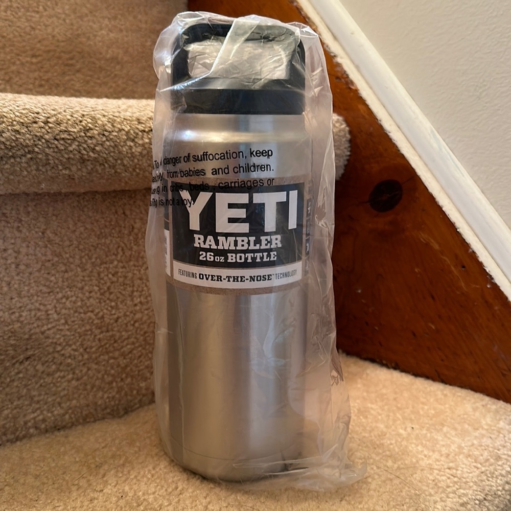 New 26 oz Yeti